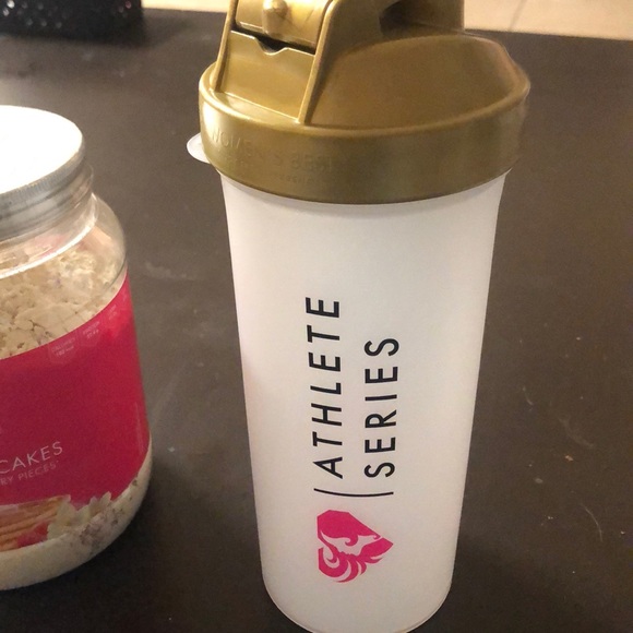 Womenst best protein pancake and shaker - Picture 5 of 5